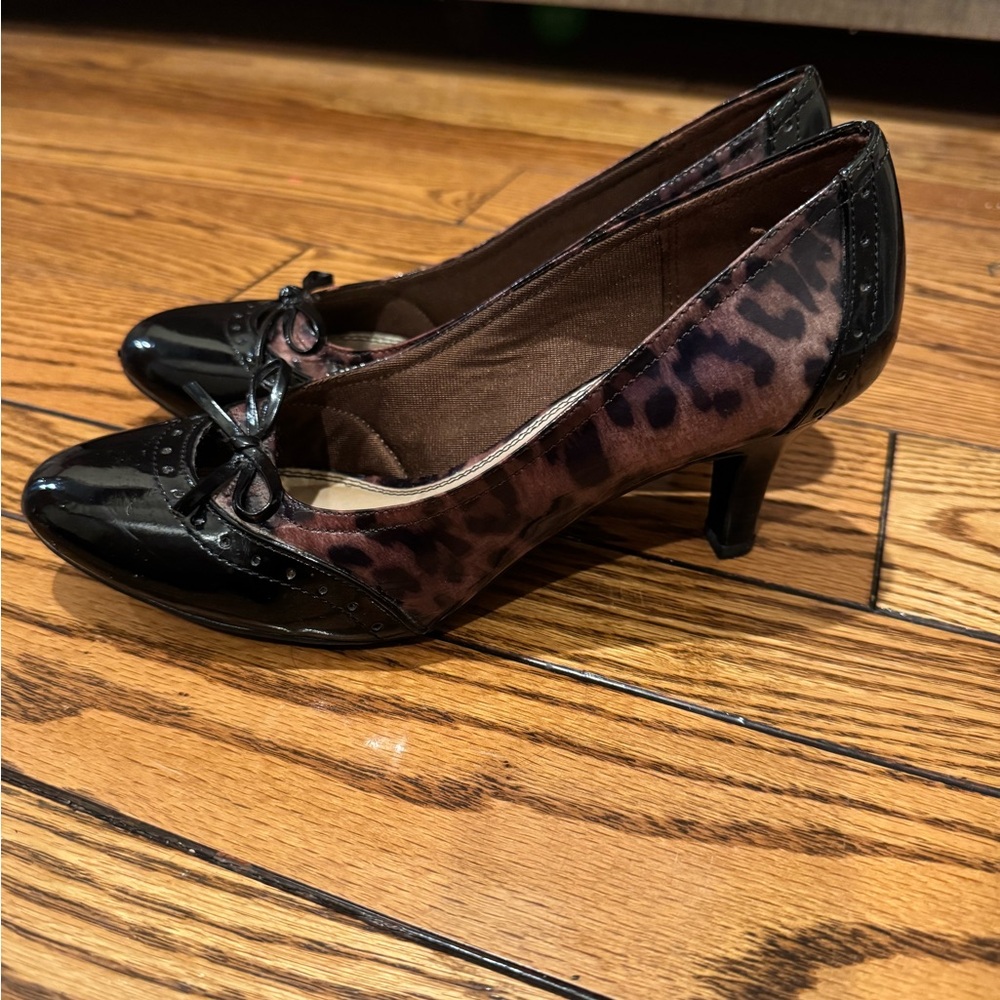 Life Stride Black and Leopard Print Heels
